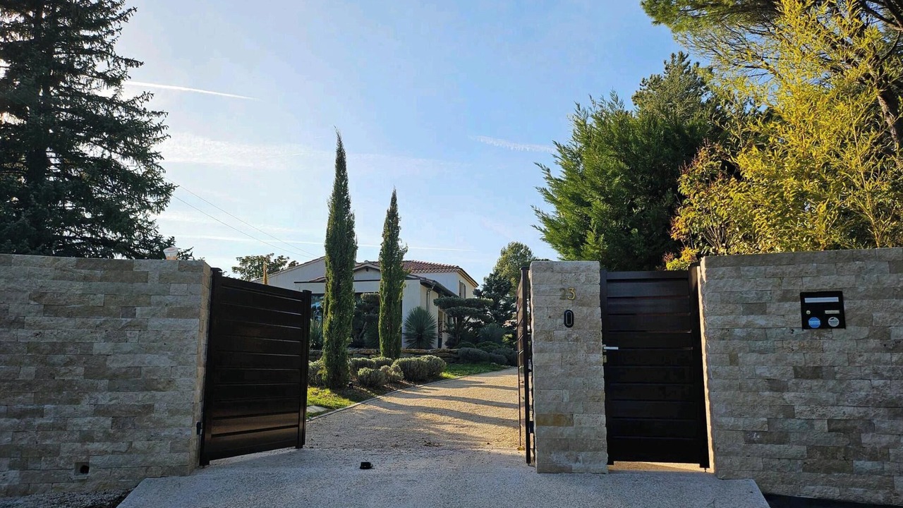 Photo of Outdoor in Cabries