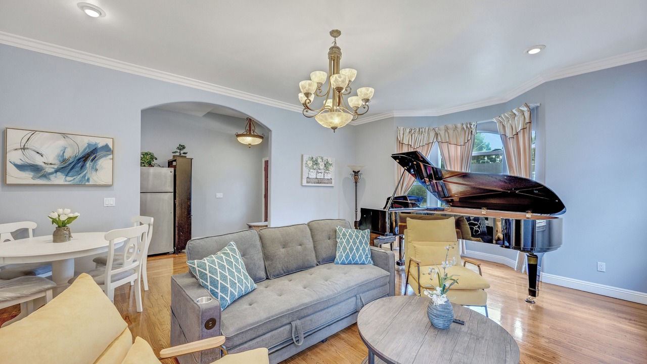 Photo of Livingroom in East Pasadena