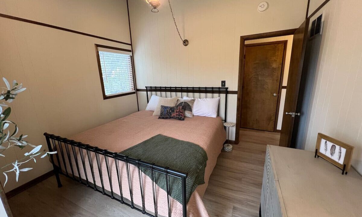 Photo of Bedroom in Chester Gap
