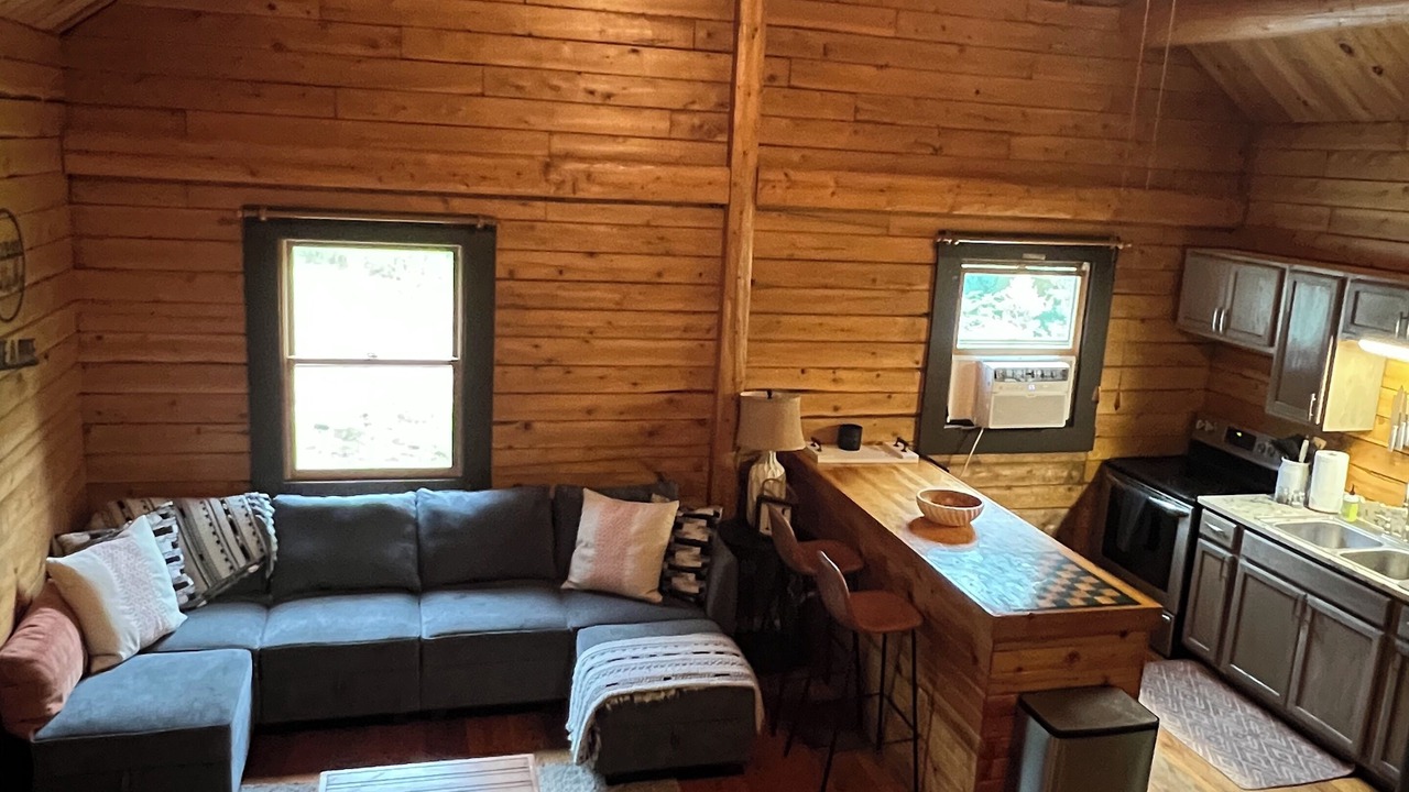Photo of Livingroom in Huey