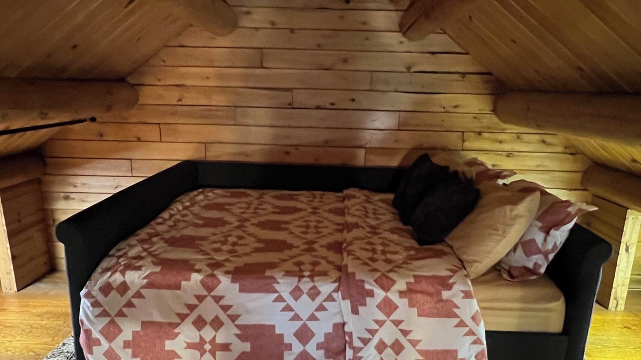 Photo of Bedroom in Huey