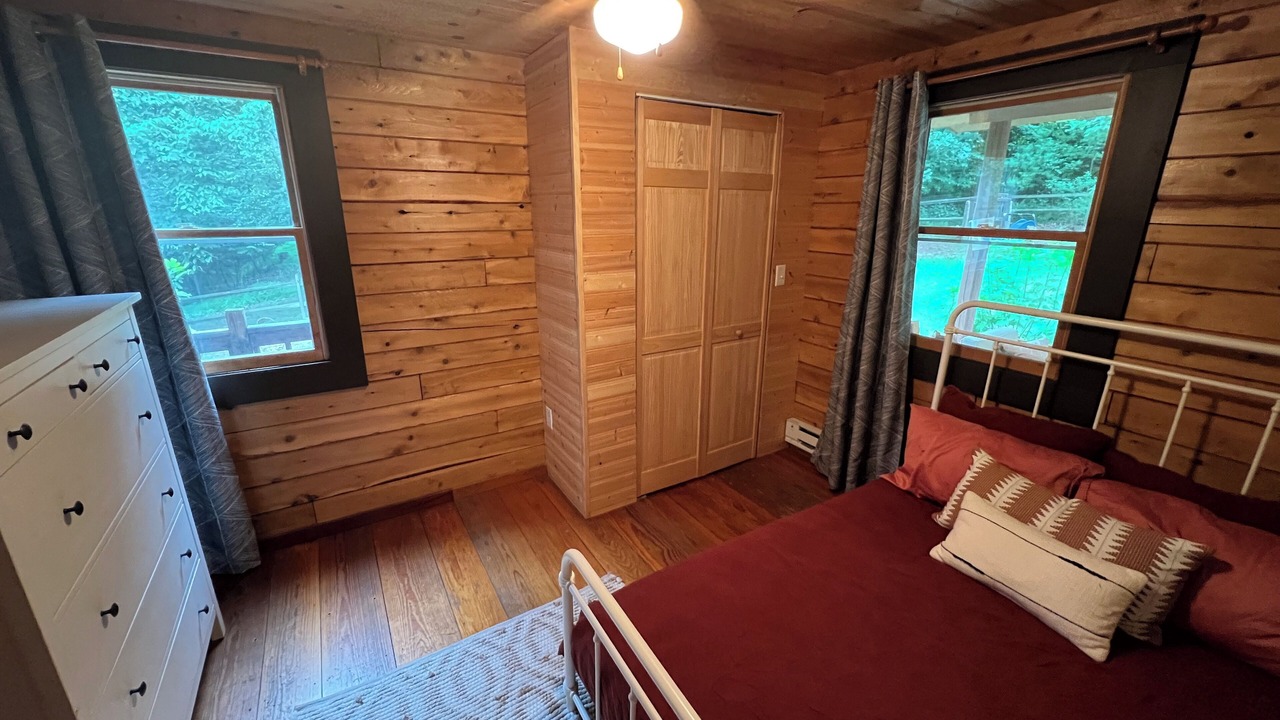 Photo of Bedroom in Huey