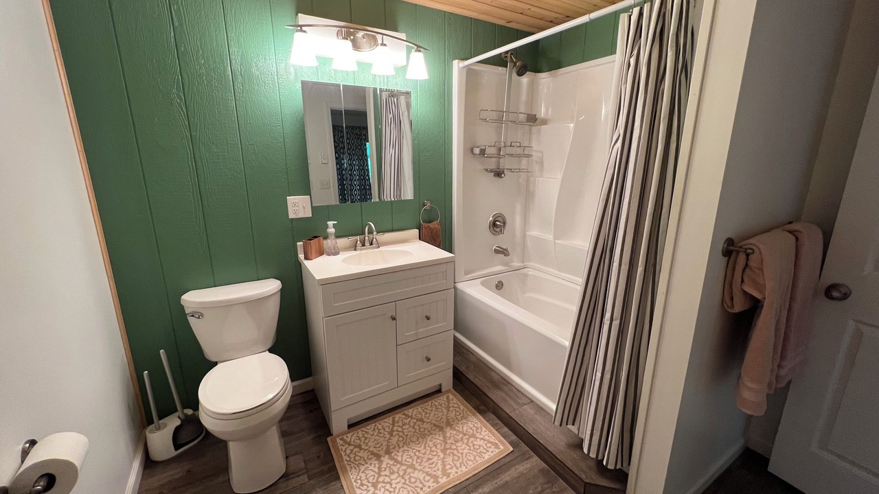 Photo of Bathroom in Huey