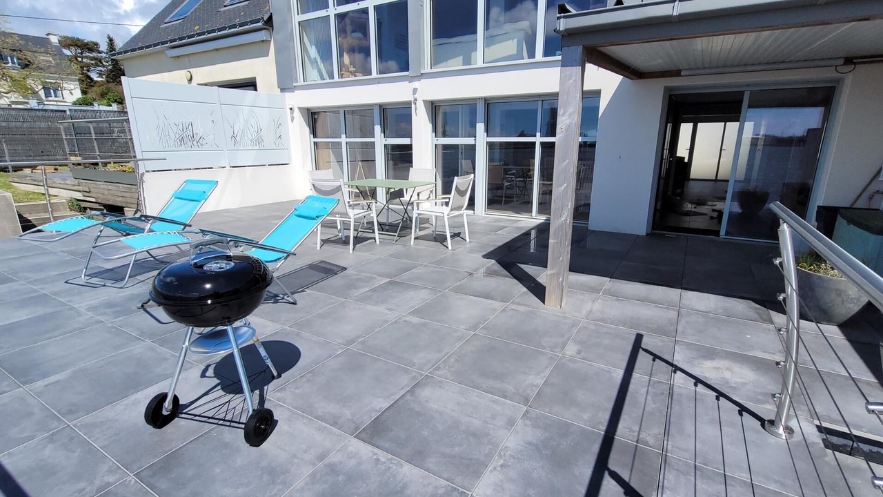 Photo of Outdoor in Locmiquelic