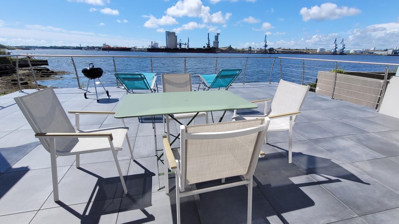 Photo of Outdoor in Locmiquelic