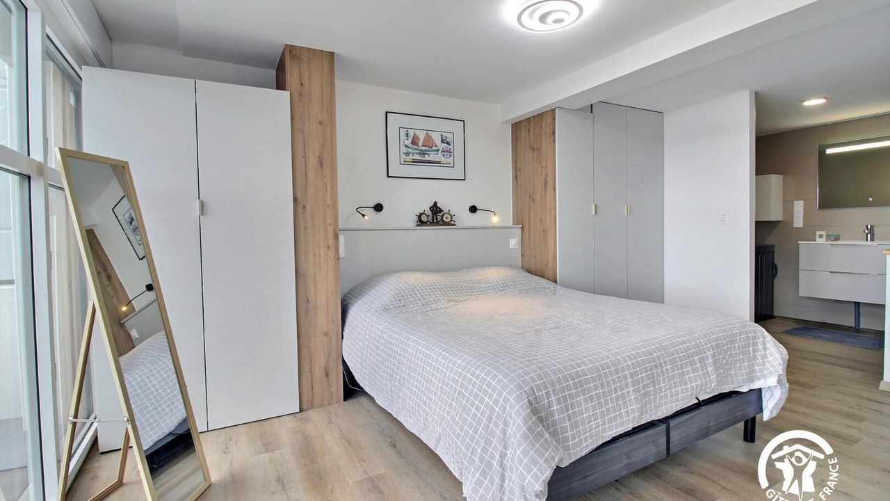 Photo of Bedroom in Locmiquelic