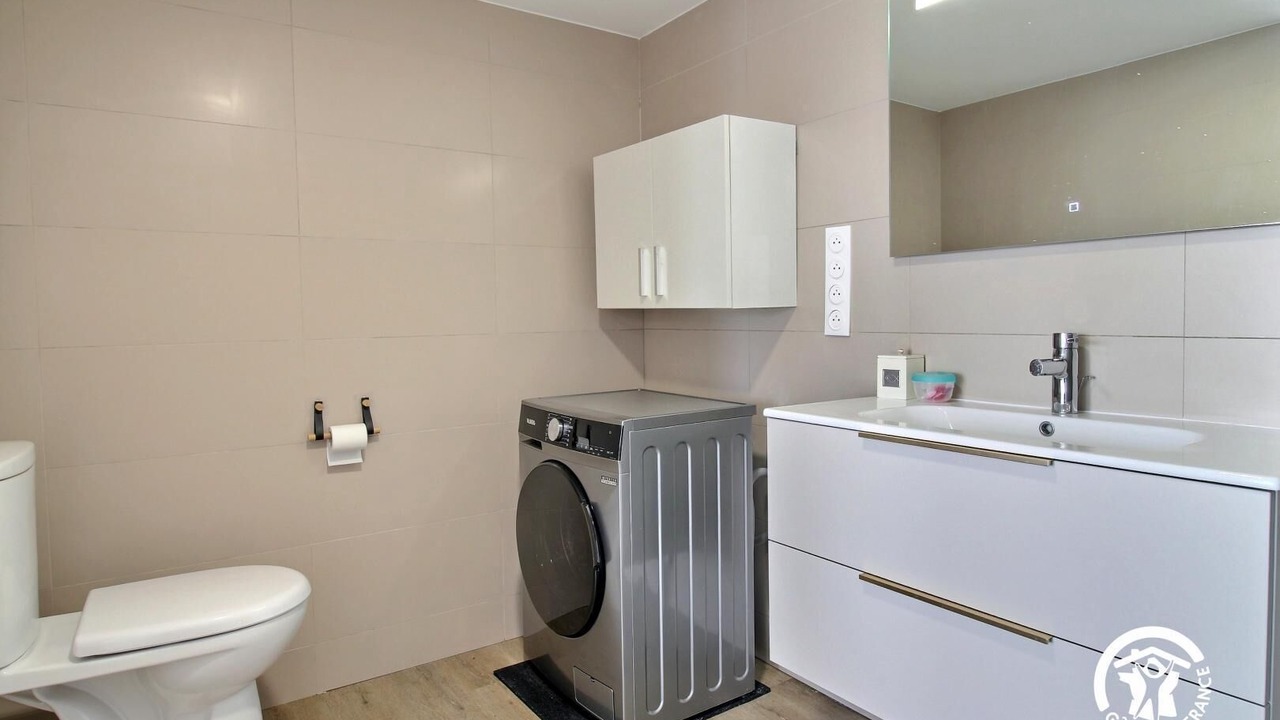 Photo of Bathroom in Locmiquelic