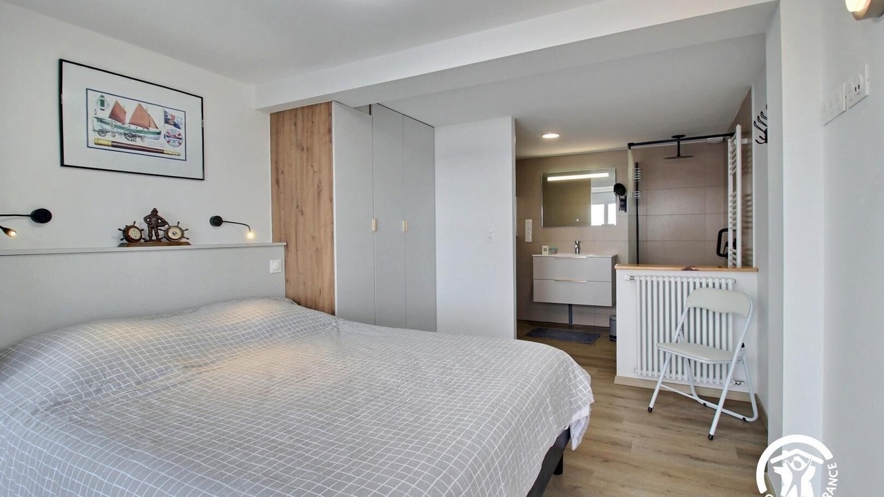 Photo of Bedroom in Locmiquelic