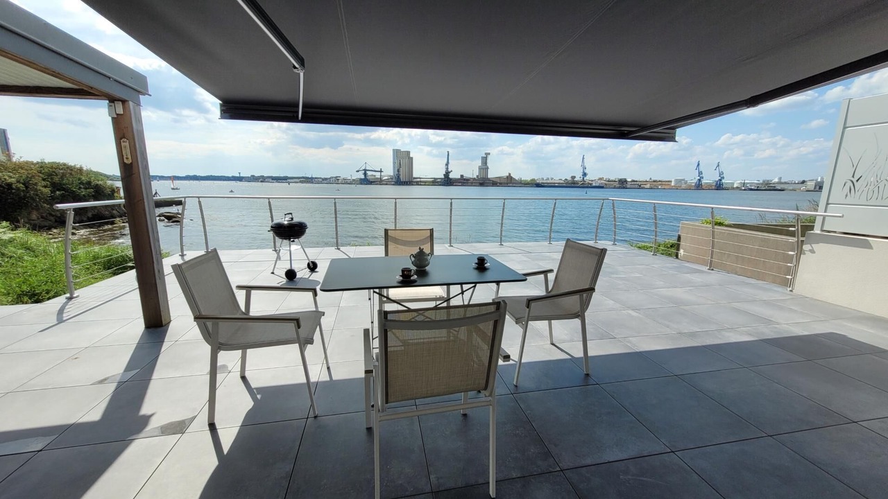 Photo of Outdoor in Locmiquelic