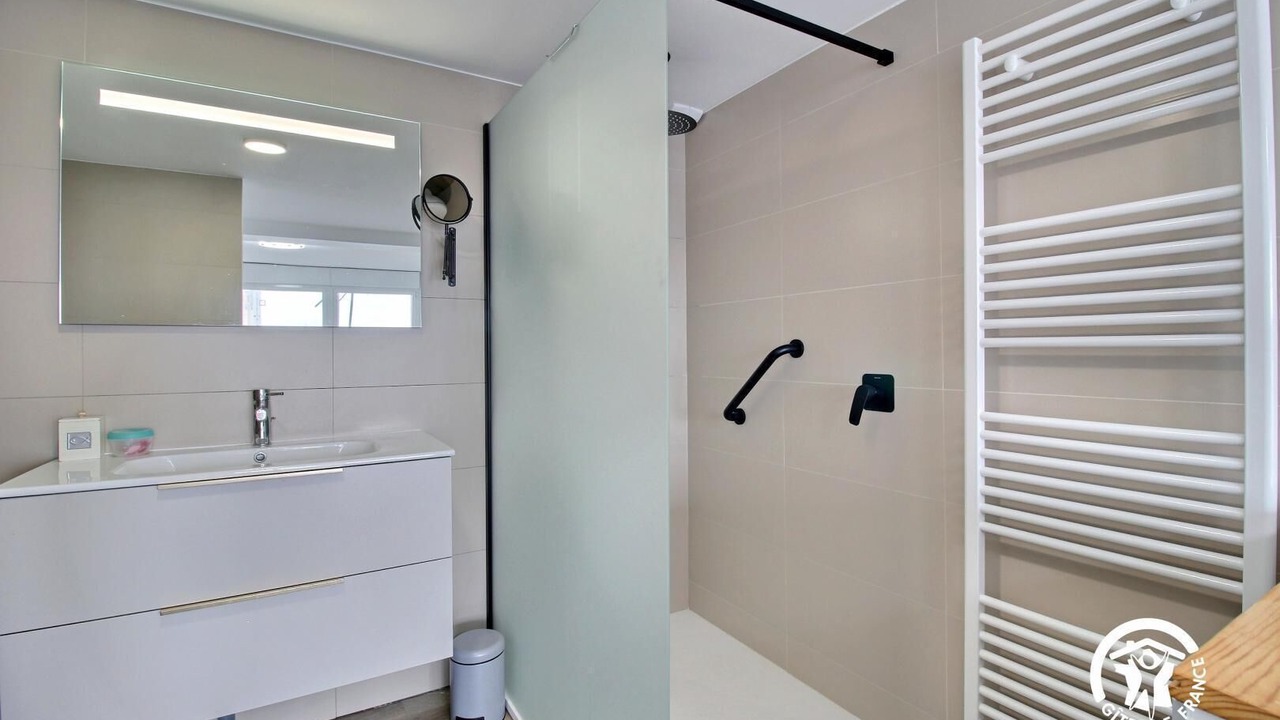 Photo of Bathroom in Locmiquelic