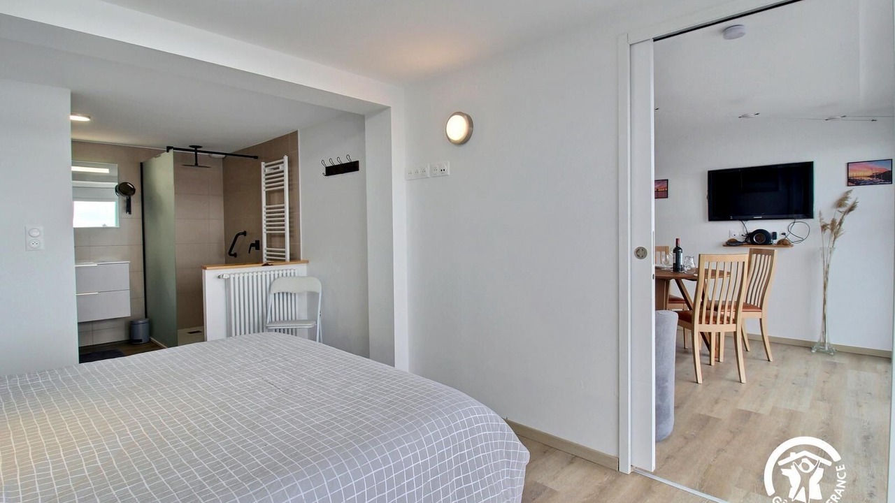 Photo of Bedroom in Locmiquelic