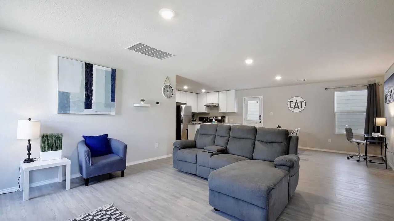 Photo of Livingroom in Converse
