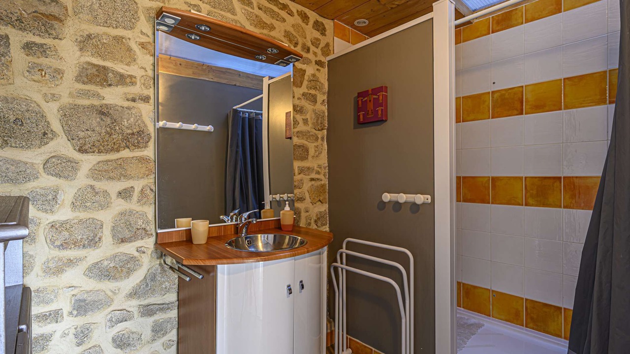 Photo of Bathroom in Etel