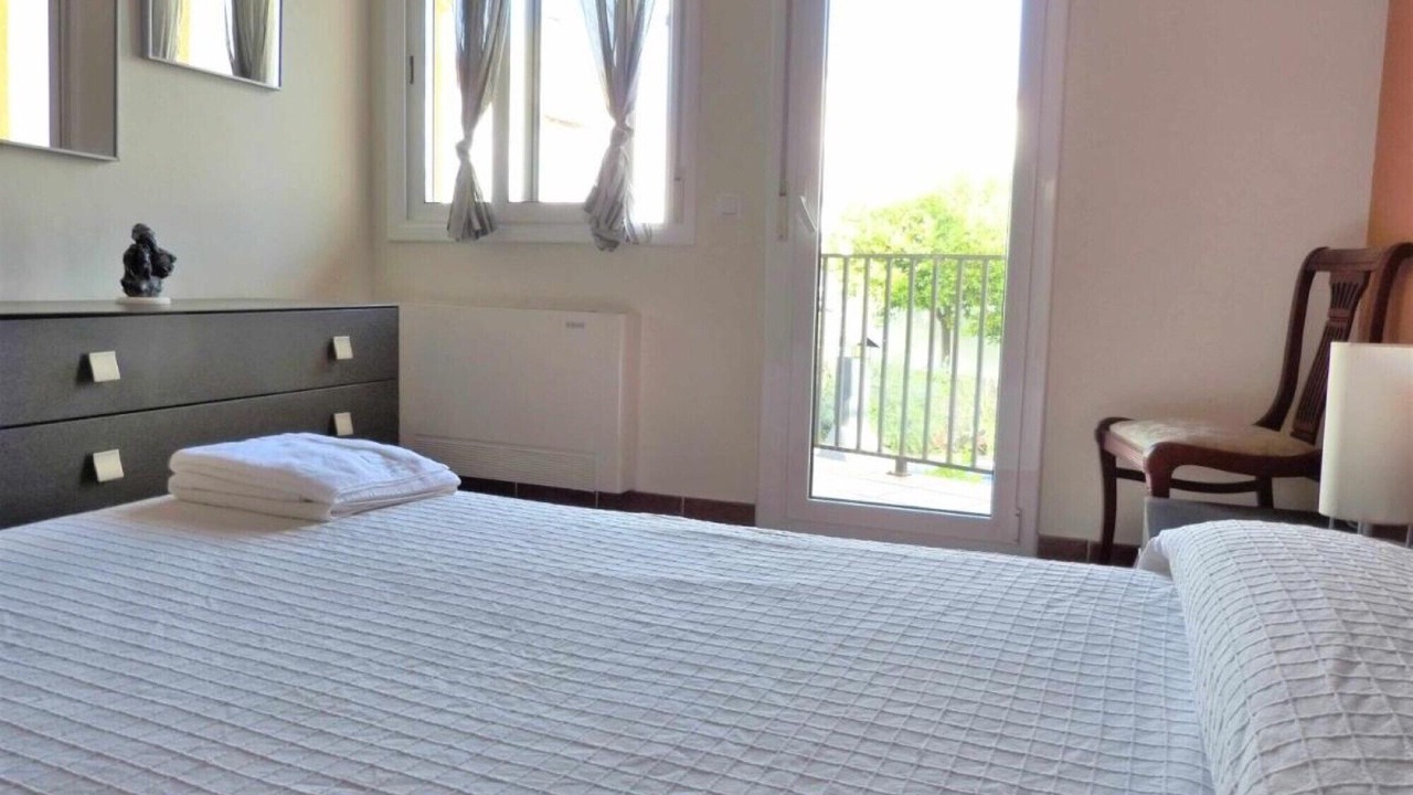 Photo of Bedroom in Alcover