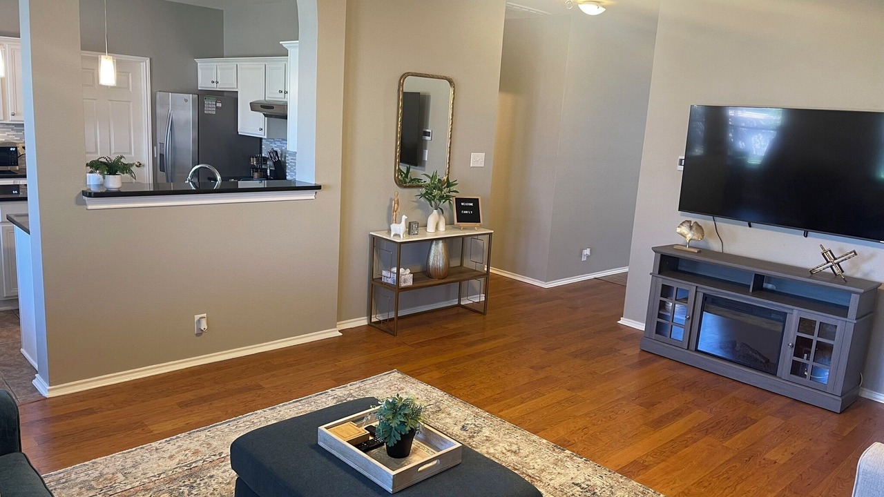 Photo of Livingroom in Helotes