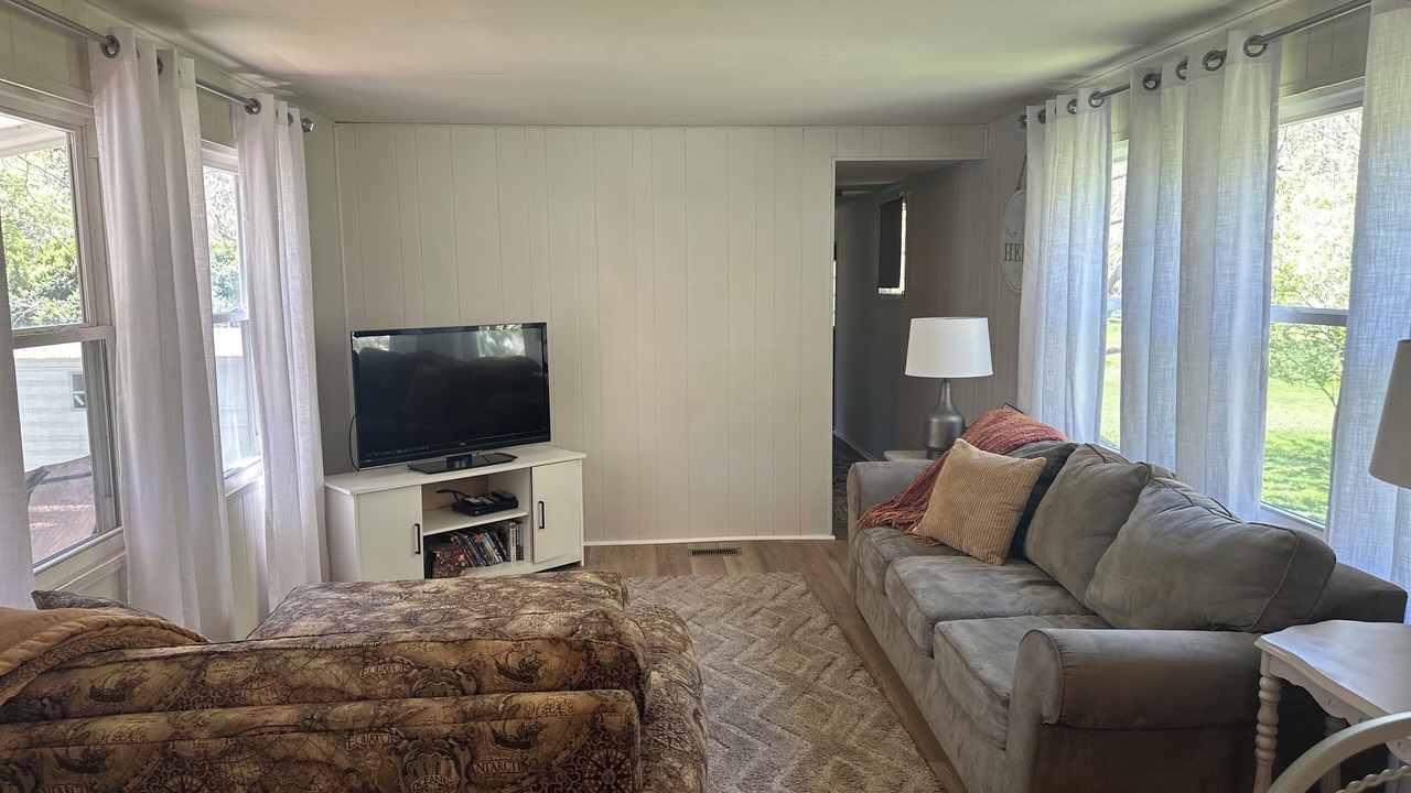 Photo of Livingroom in Pence Springs