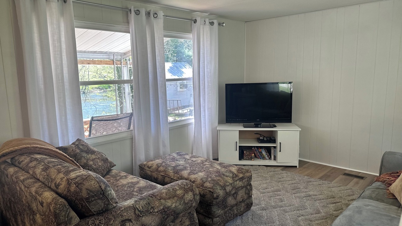 Photo of Livingroom in Pence Springs