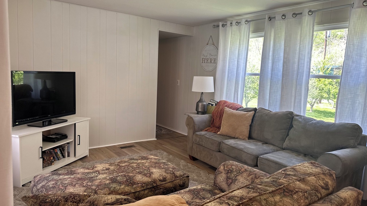 Photo of Livingroom in Pence Springs