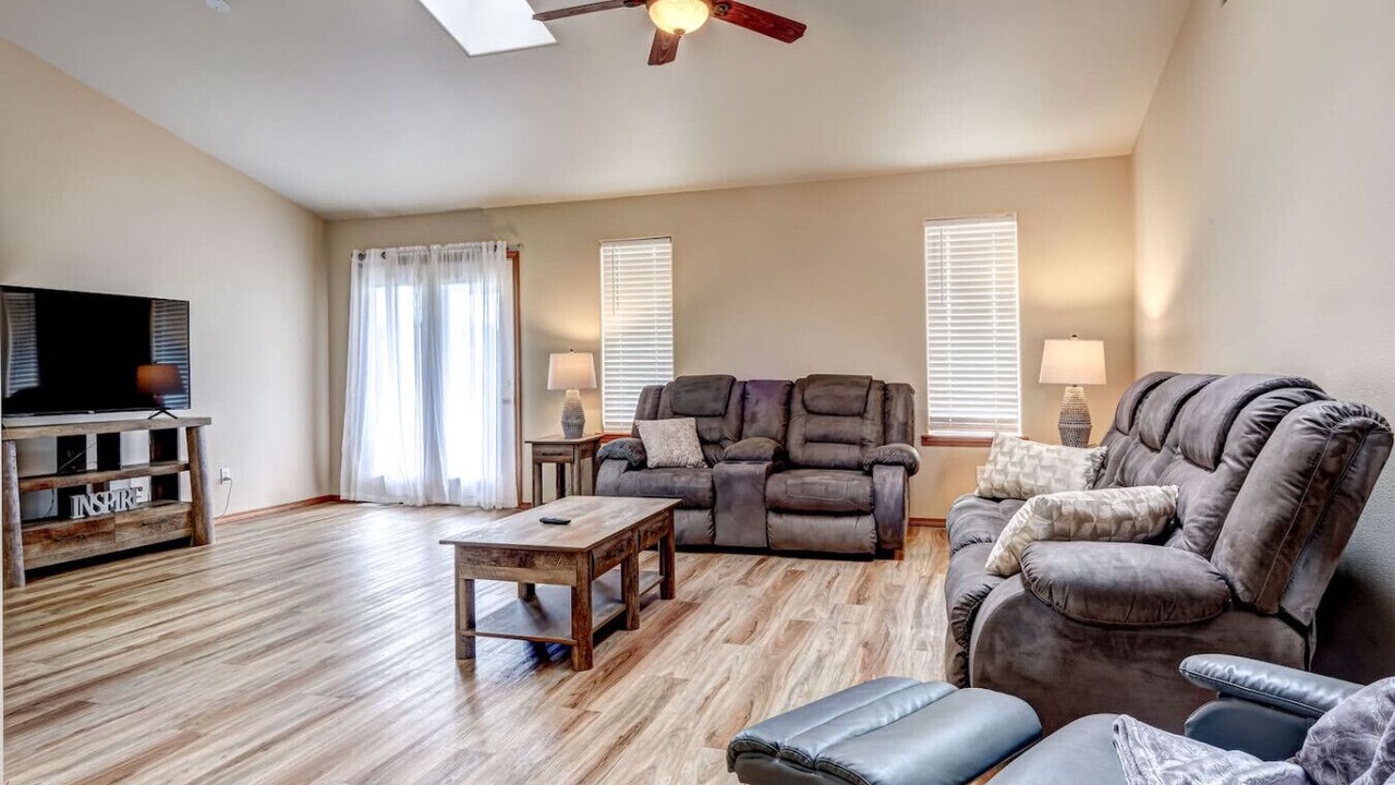 Photo of Livingroom in Tri-Cities