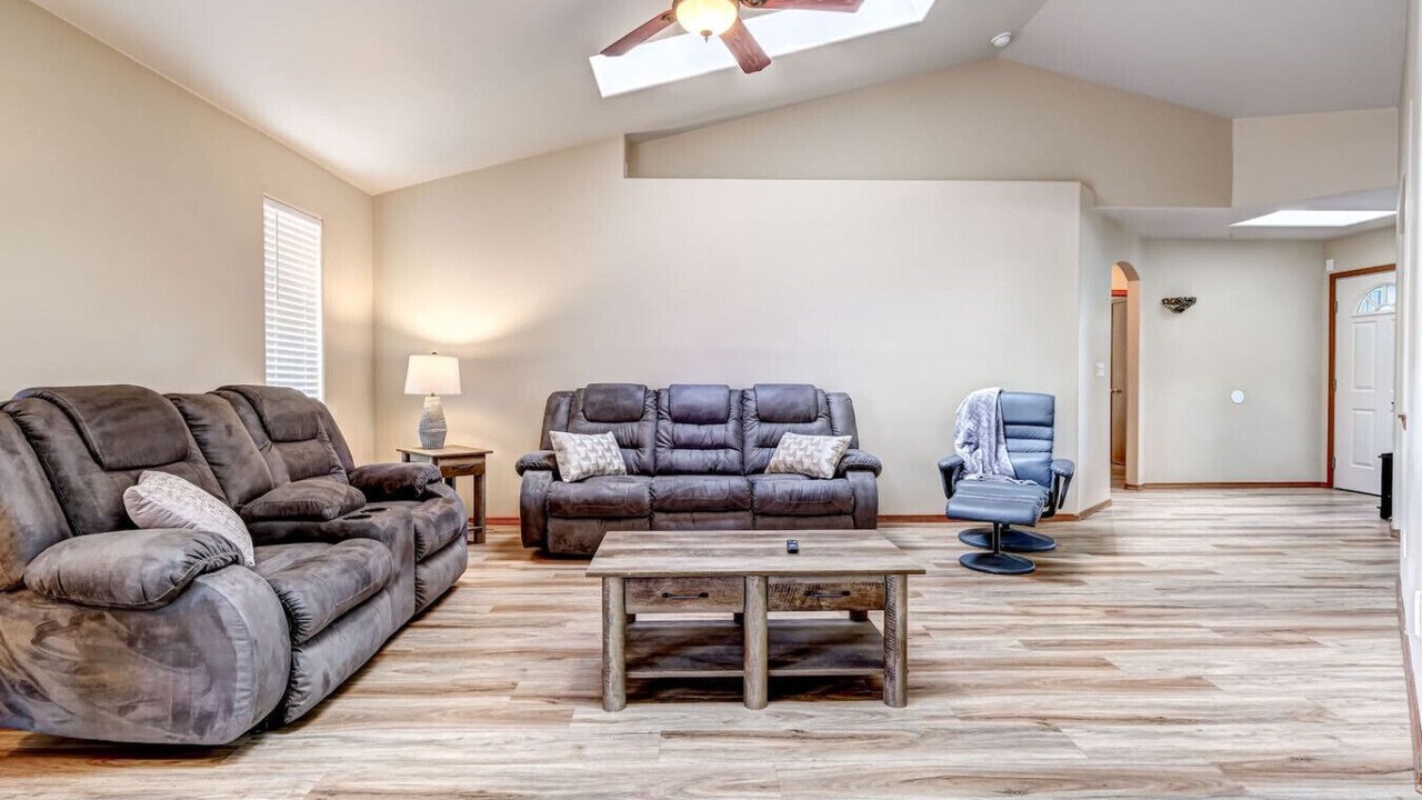 Photo of Livingroom in Tri-Cities