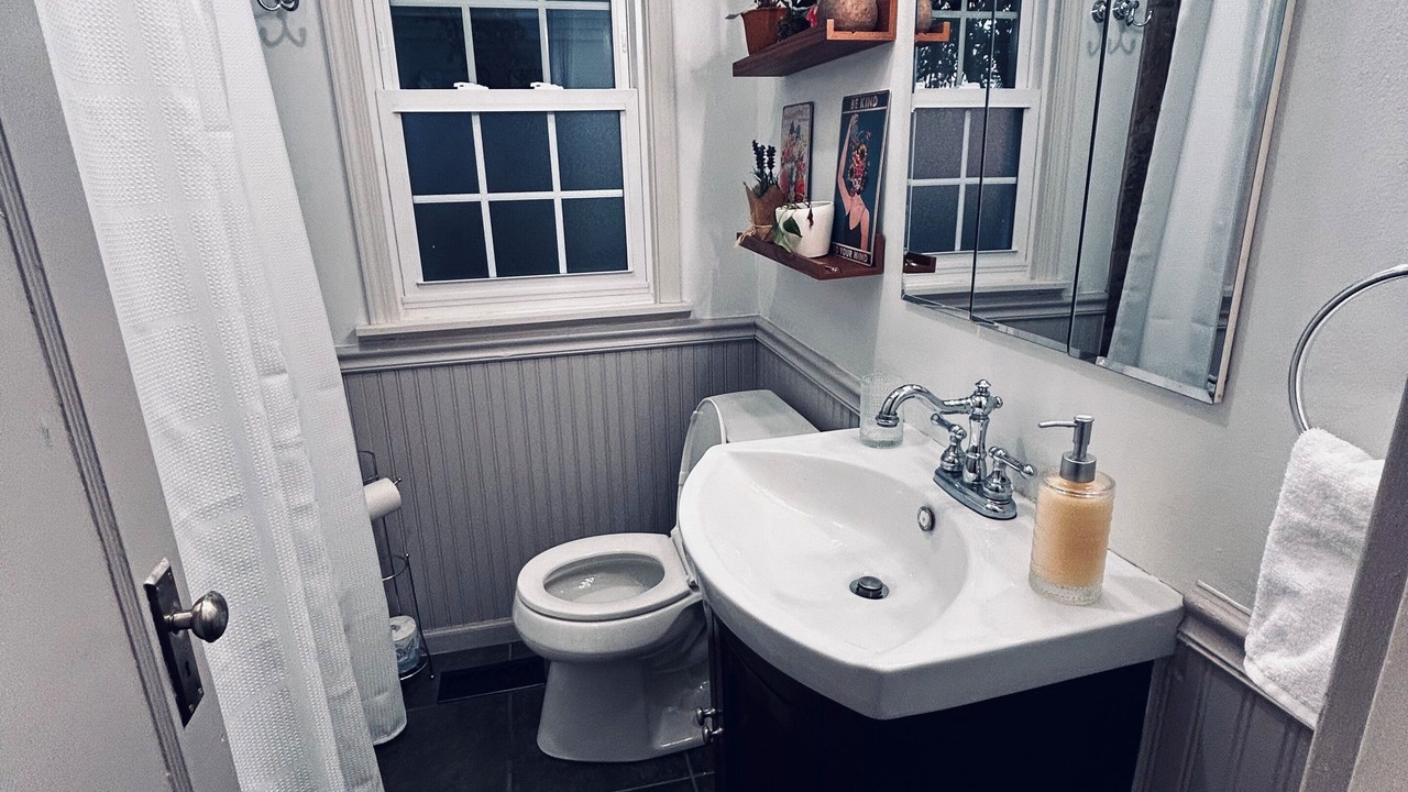 Photo of Bathroom in Newburgh