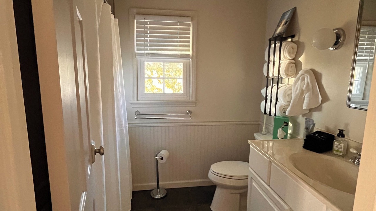 Photo of Bathroom in Newburgh