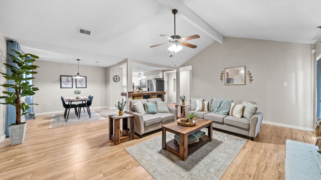 Photo of Livingroom in Spring