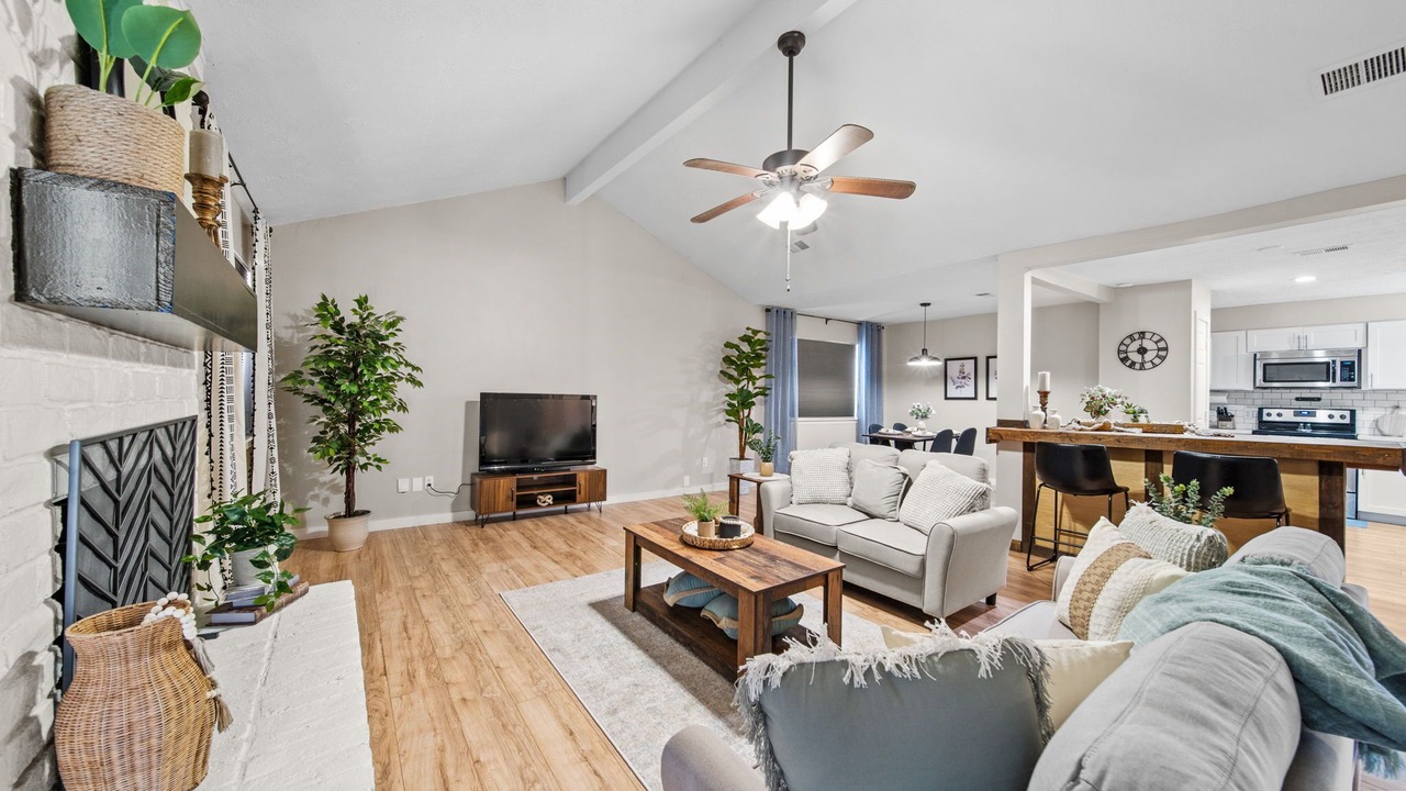 Photo of Livingroom in Spring