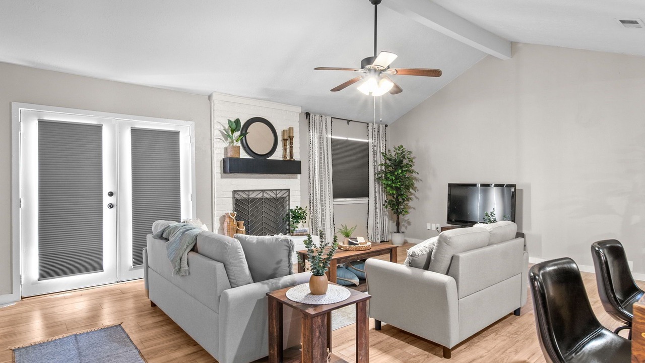 Photo of Livingroom in Spring