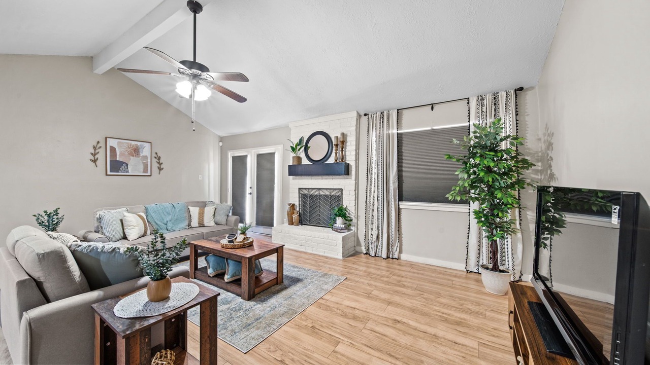 Photo of Livingroom in Spring