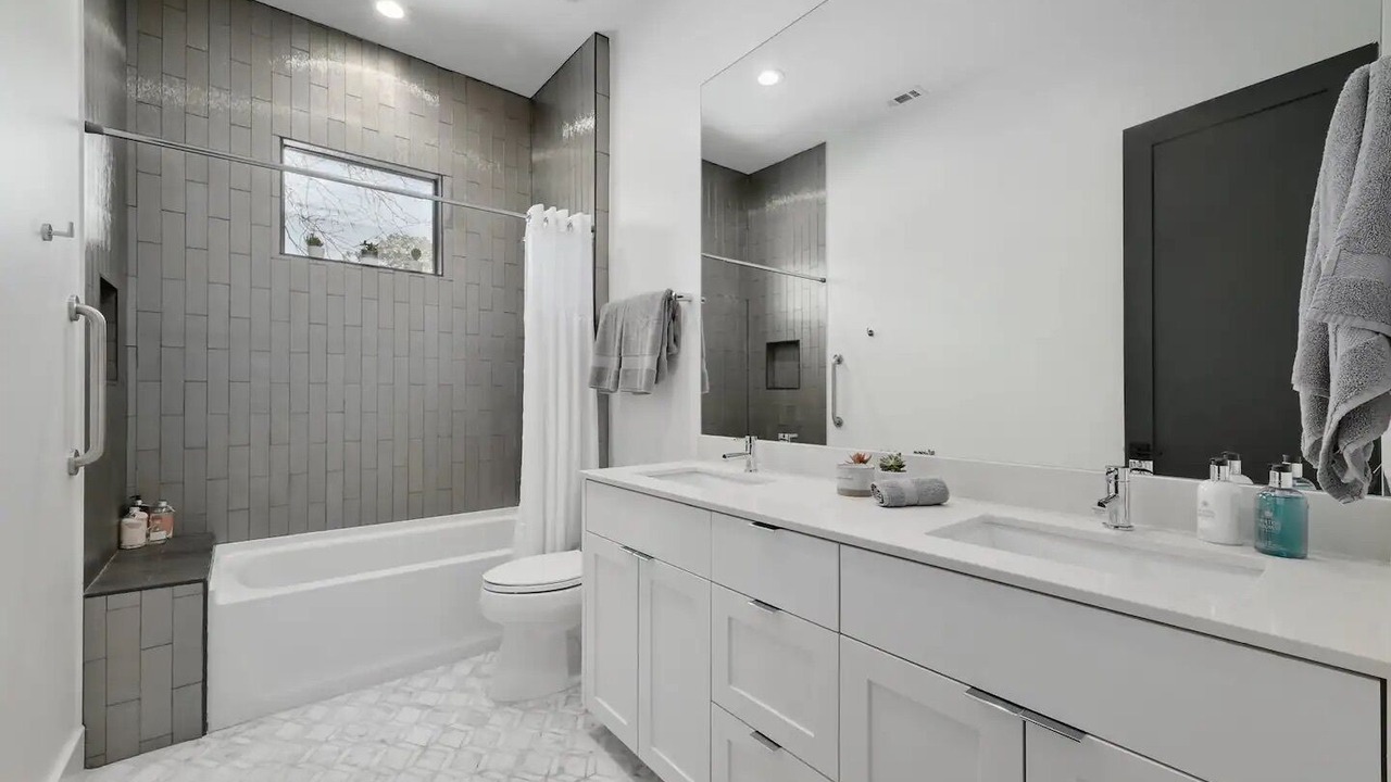 Photo of Bathroom in Chestnut