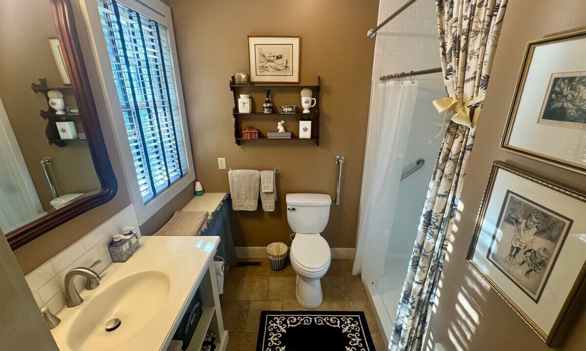 Photo of Bathroom in Monteagle