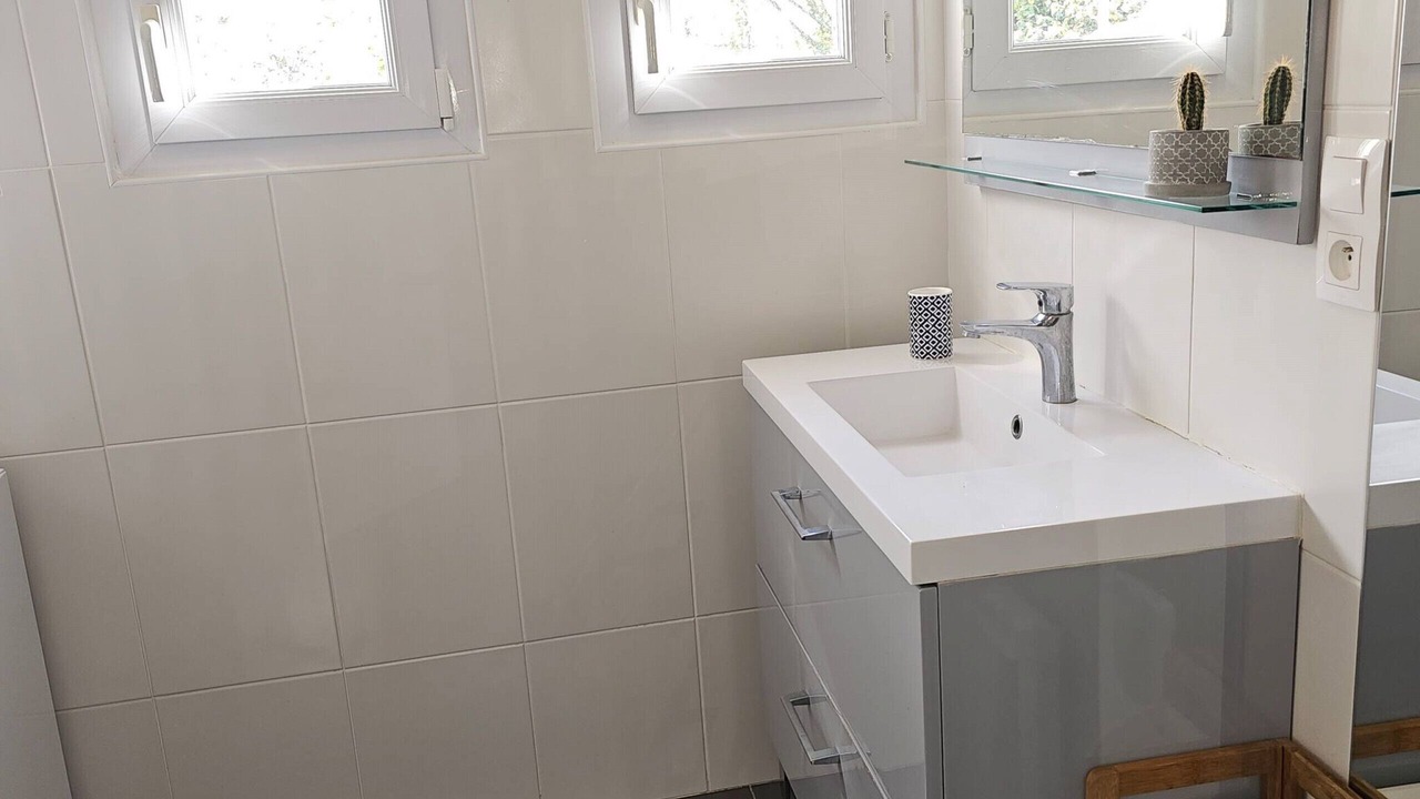 Photo of Bathroom in Landeda