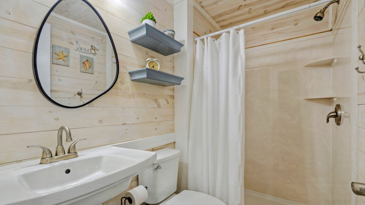 Photo of Bathroom in Leeward Sands