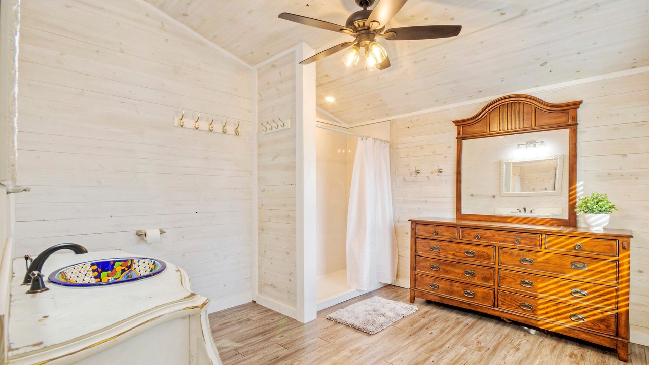 Photo of Bathroom in Leeward Sands