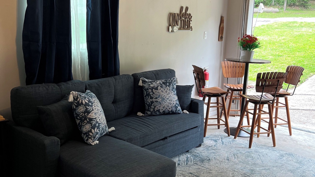 Photo of Livingroom in Pointblank