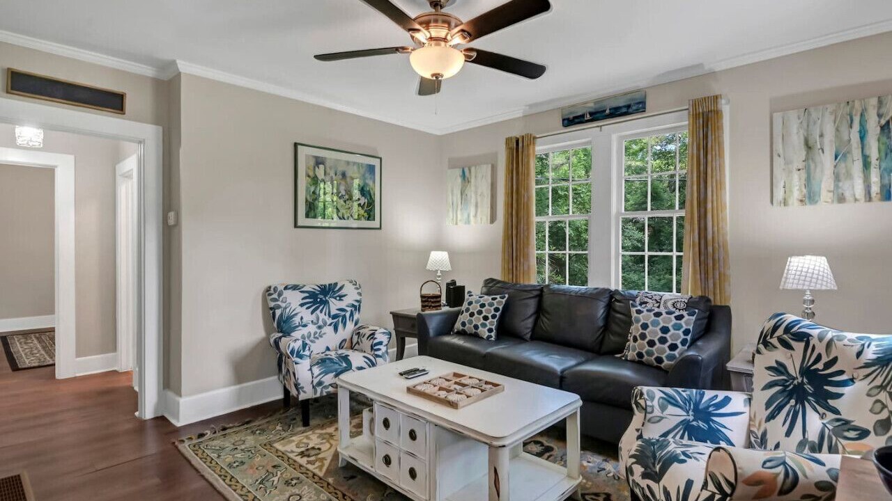 Photo of Livingroom in Lexington