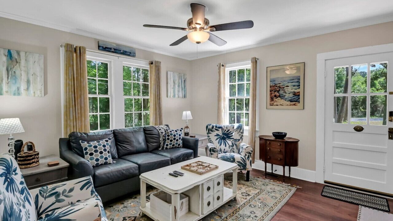 Photo of Livingroom in Lexington