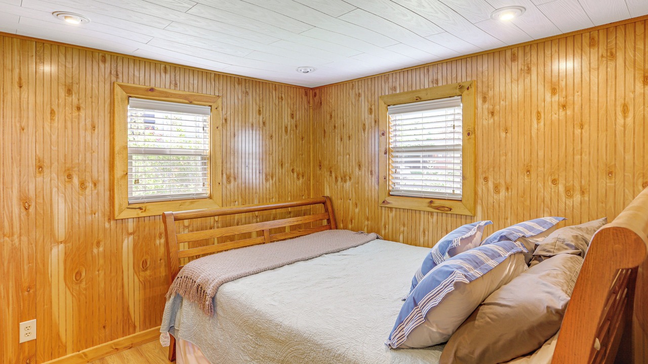 Photo of Bedroom in Port Clinton