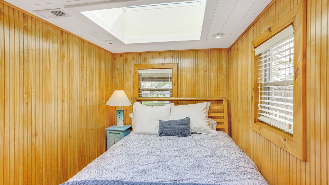 Photo of Bedroom in Port Clinton