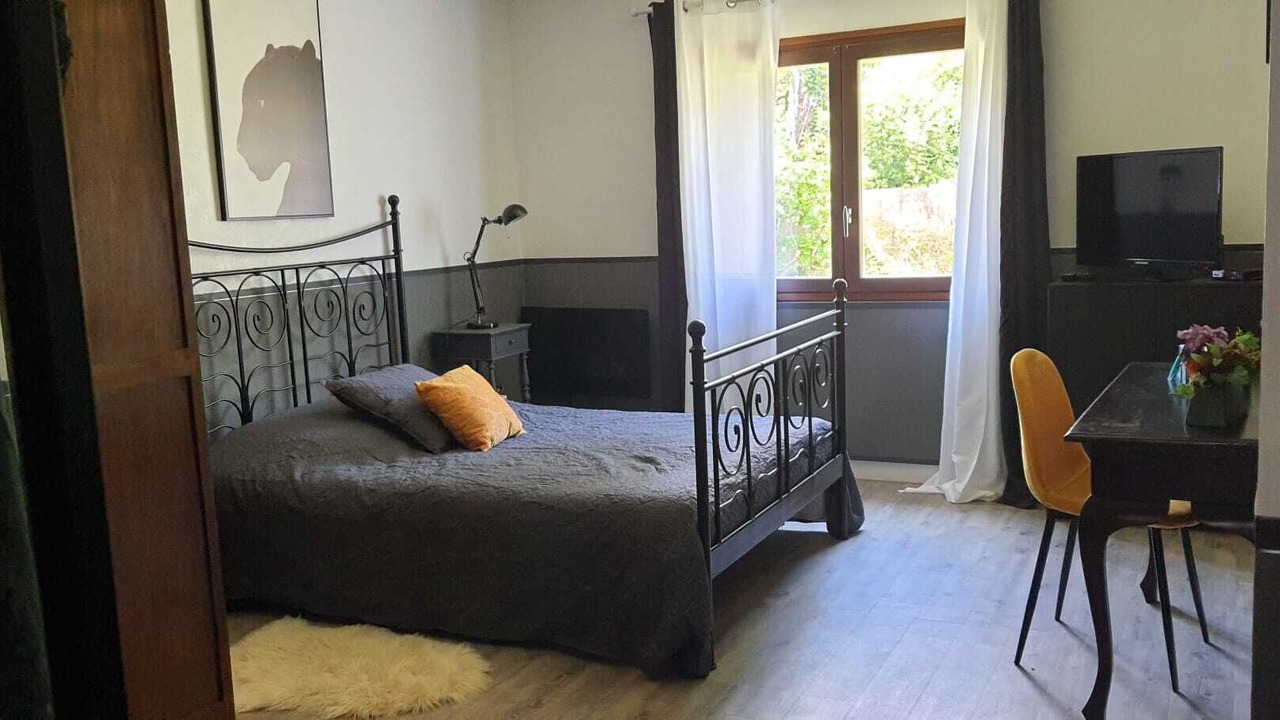 Photo of Bedroom in Belabre