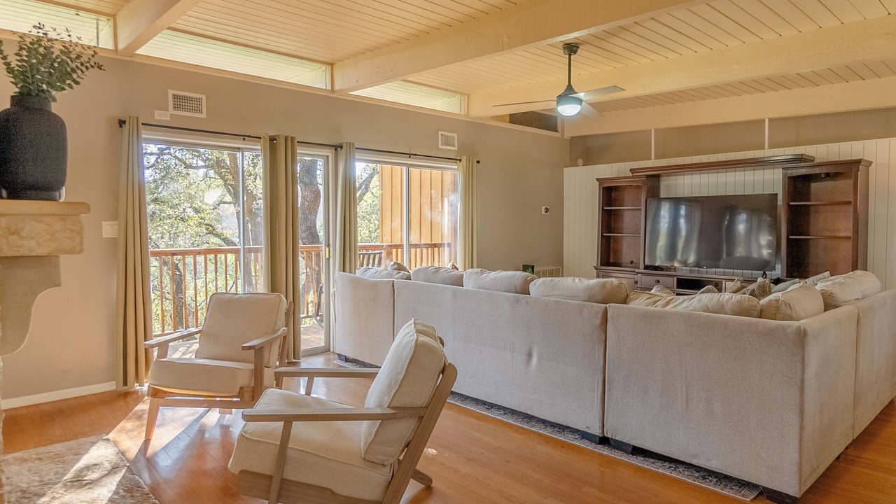 Photo of Livingroom in Helotes