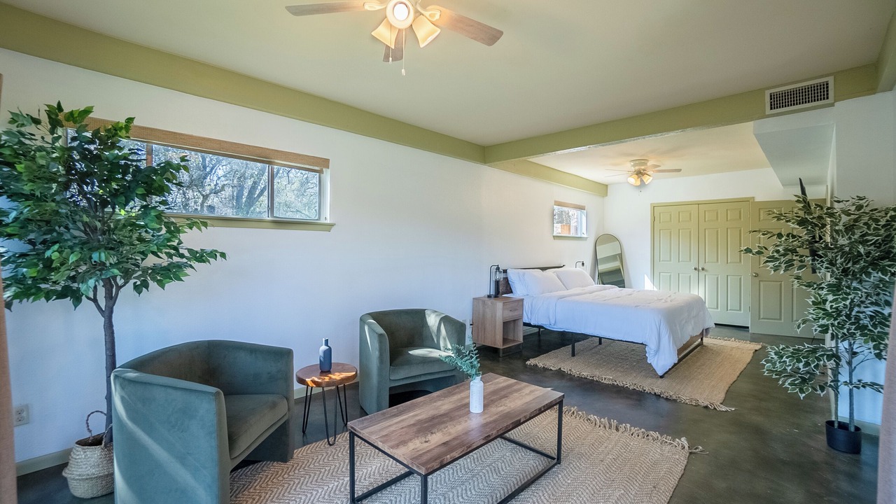 Photo of Bedroom in Helotes