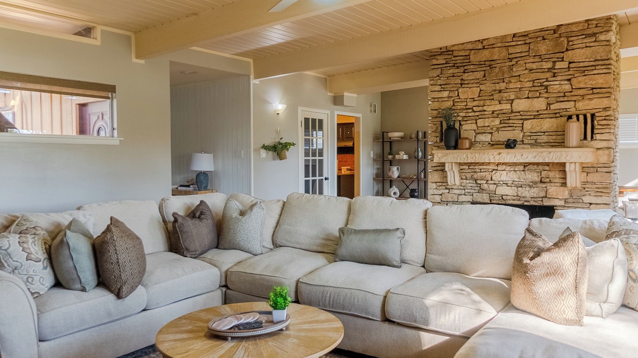 Photo of Livingroom in Helotes