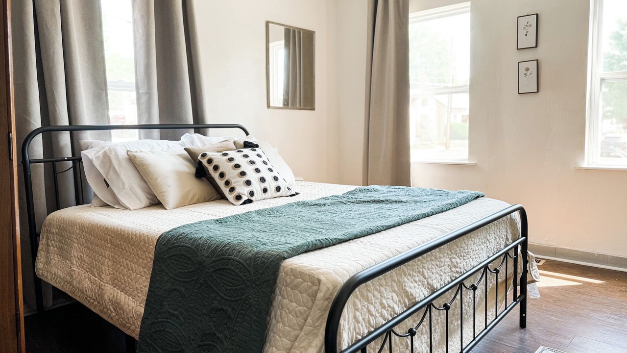 Photo of Bedroom in Pacific