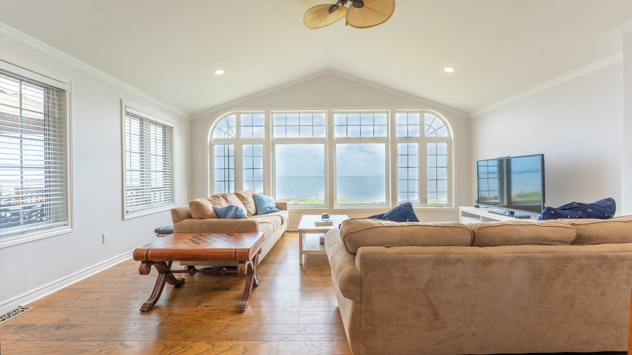 Photo of Livingroom in Dunnville