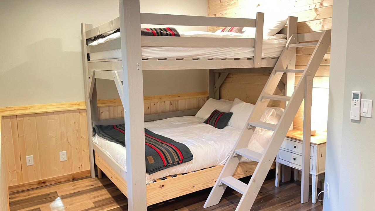 Photo of Bedroom in Snoqualmie Pass