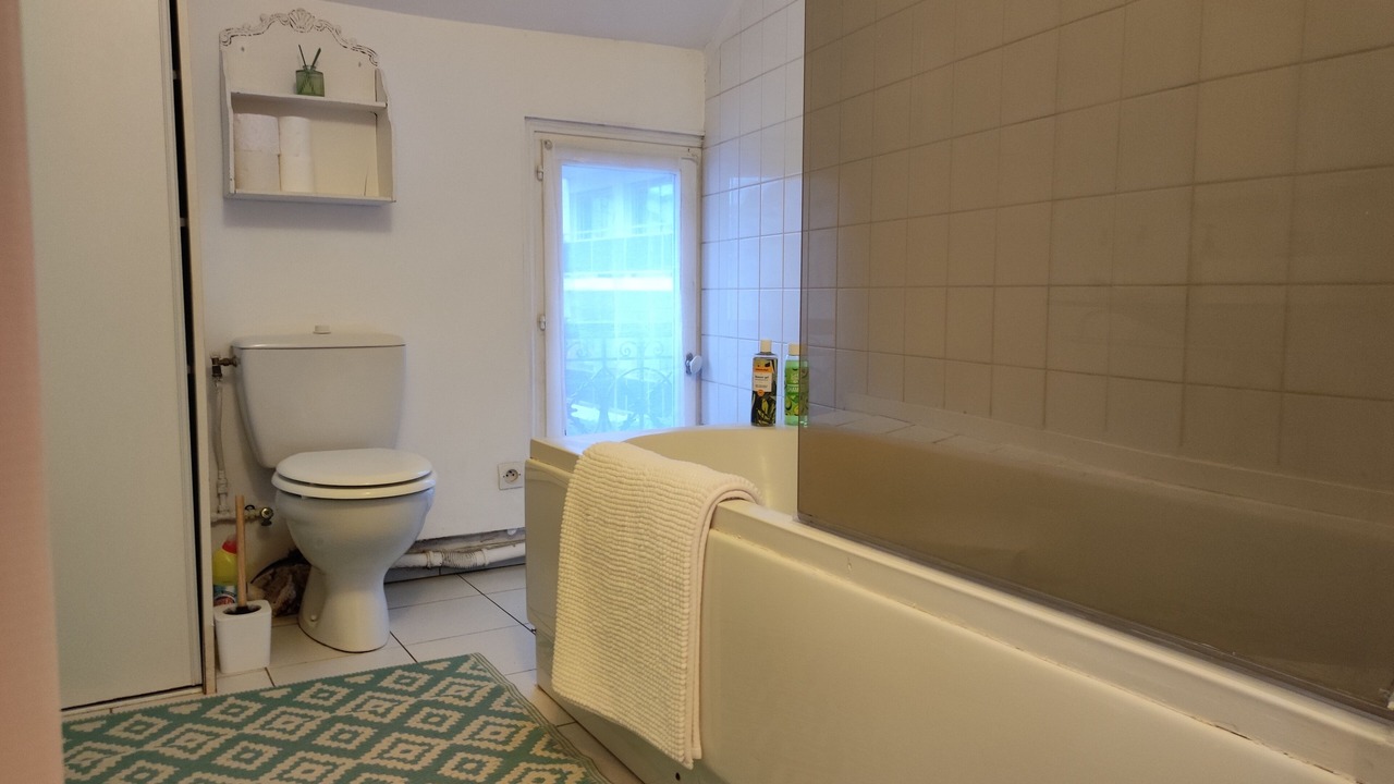Photo of Bathroom in Suresnes