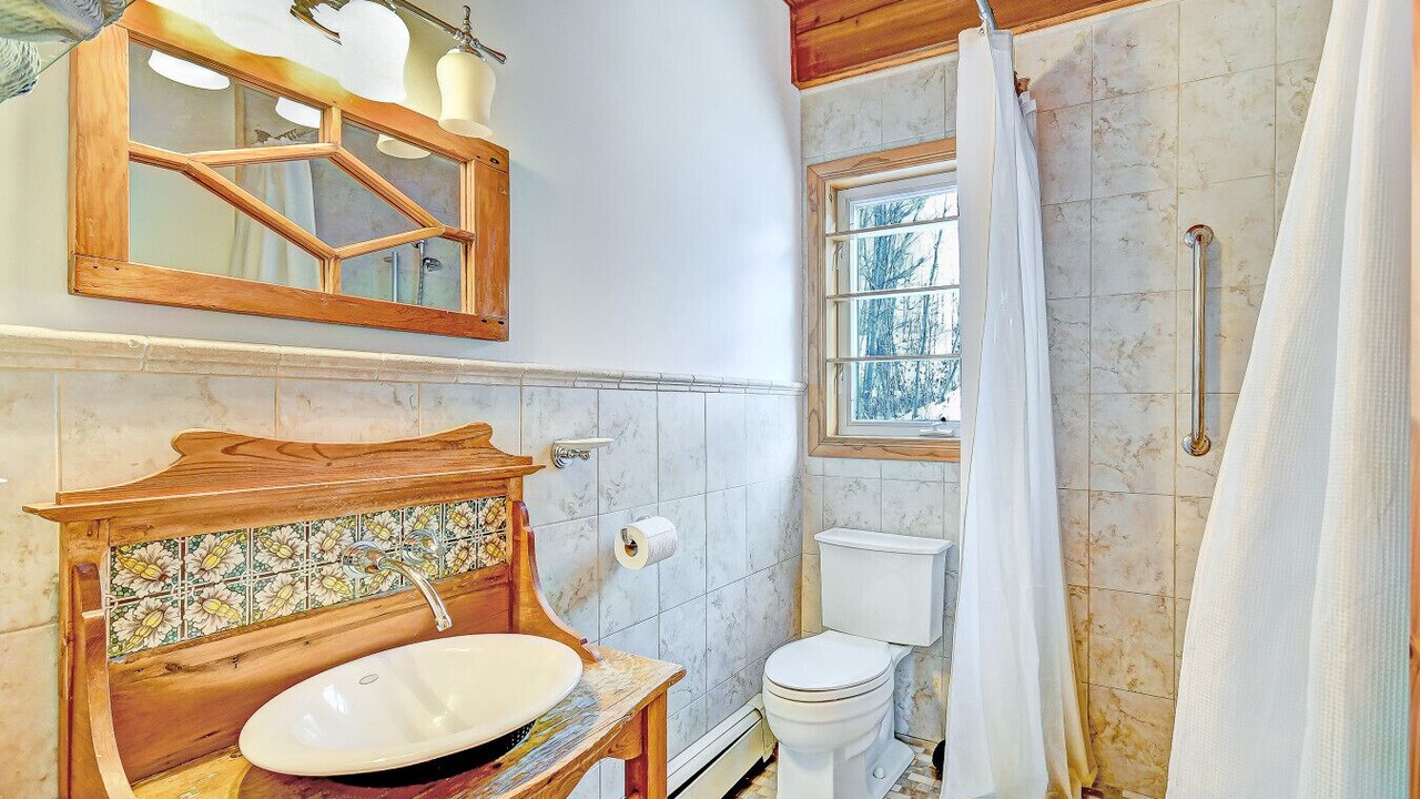 Photo of Bathroom in Algonquin Highlands