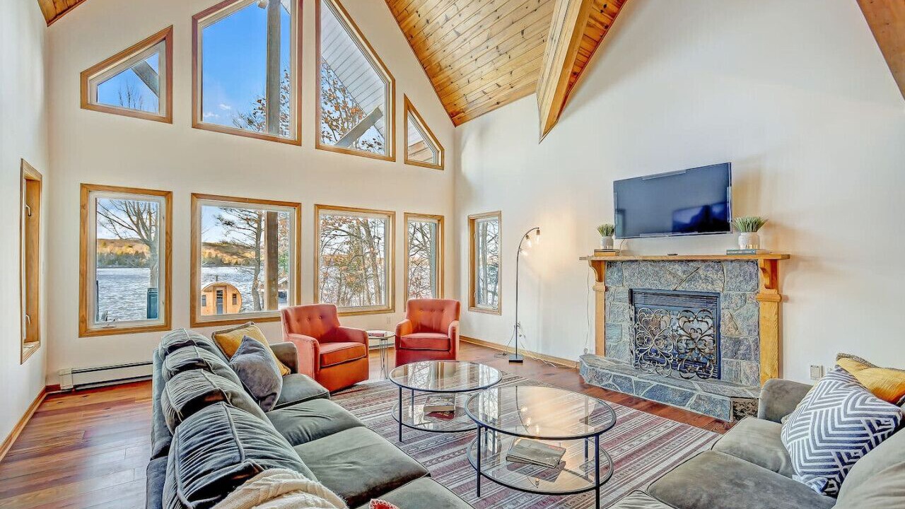 Photo of Livingroom in Algonquin Highlands